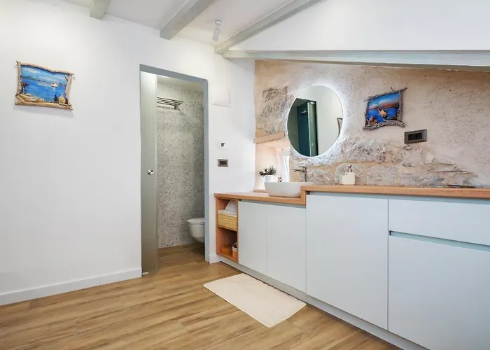 Apartment Sweet Luri