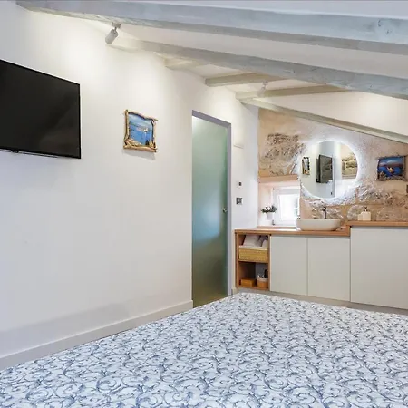 Sweet Luri Apartament *